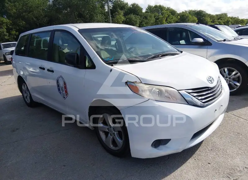 2013 Toyota SIENNA photo