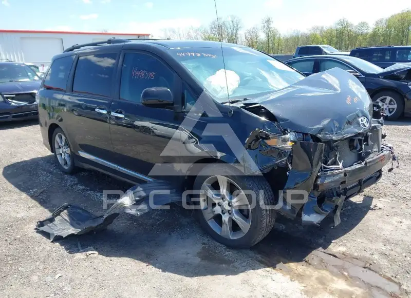 2013 Toyota SIENNA photo