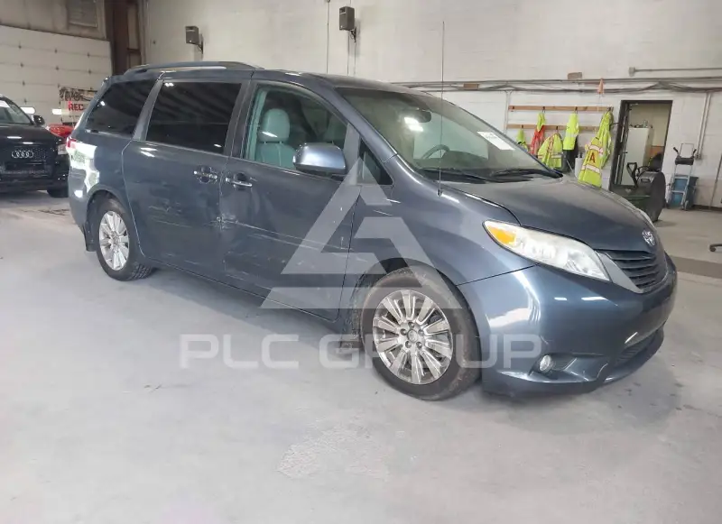 2013 Toyota SIENNA фото
