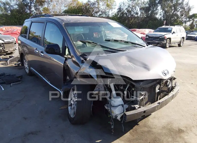 2013 Toyota SIENNA фото