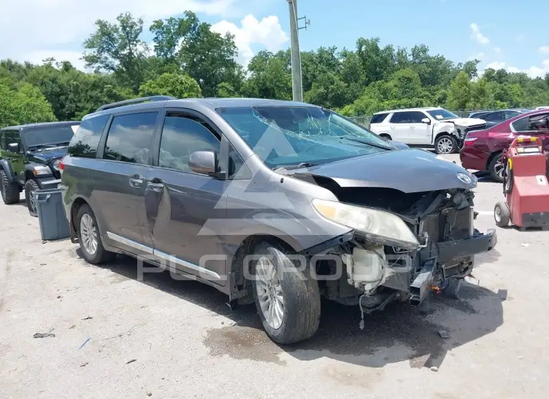 2013 Toyota SIENNA фото