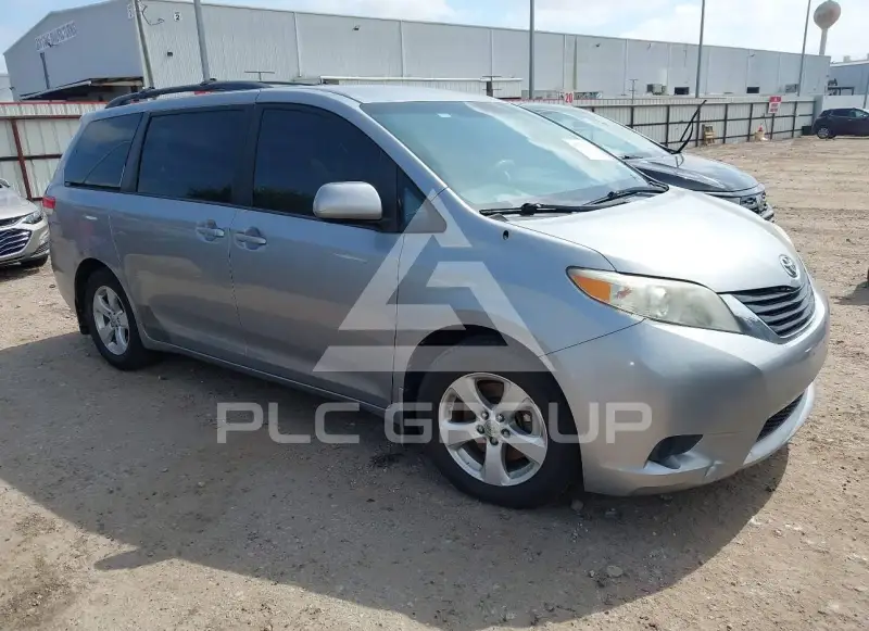 2013 Toyota SIENNA photo