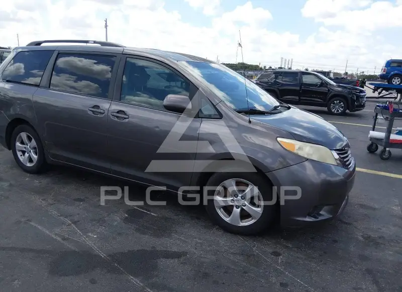 2013 Toyota SIENNA фото