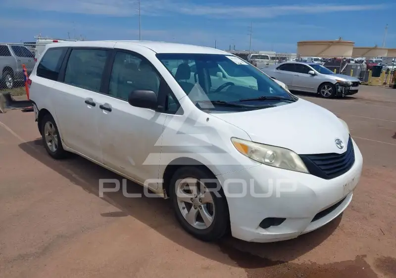 2013 Toyota SIENNA фото