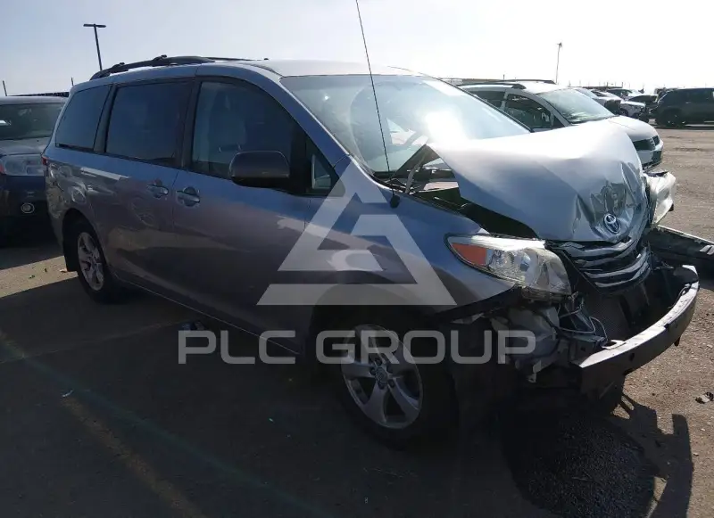 2013 Toyota SIENNA фото
