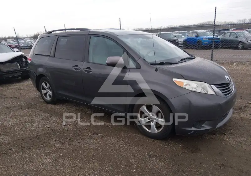 2013 Toyota SIENNA фото