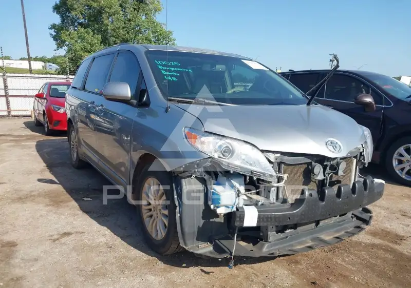 2013 Toyota SIENNA фото