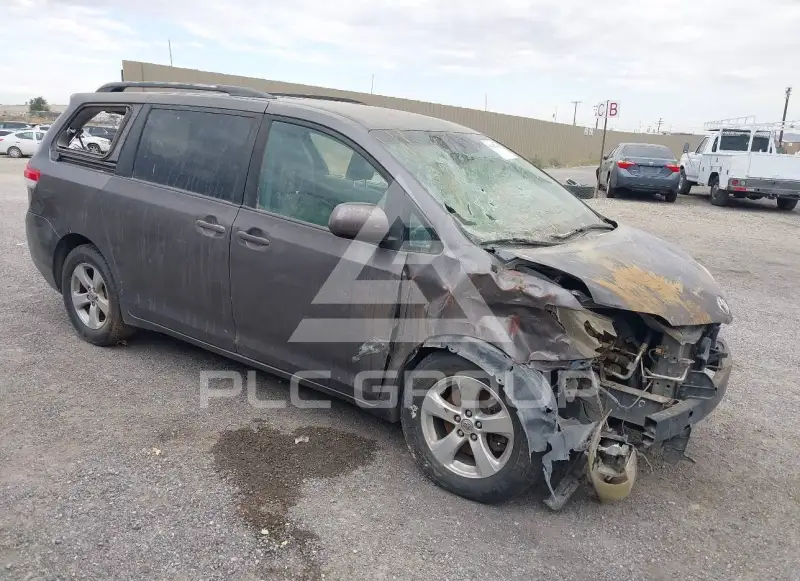2013 Toyota SIENNA фото