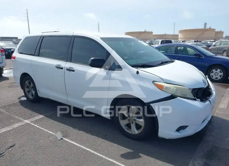 2013 Toyota SIENNA фото