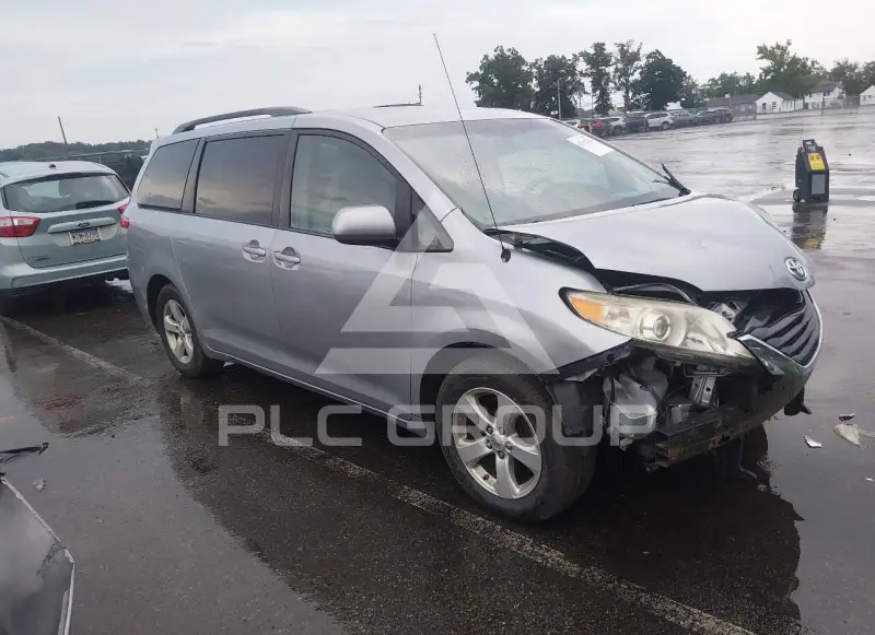 2013 Toyota SIENNA фото