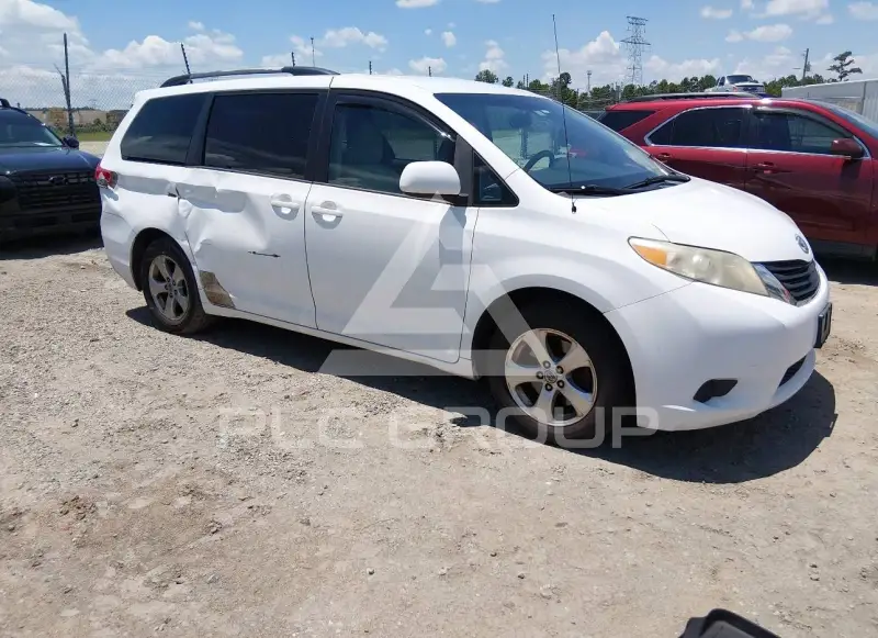 2013 Toyota SIENNA фото