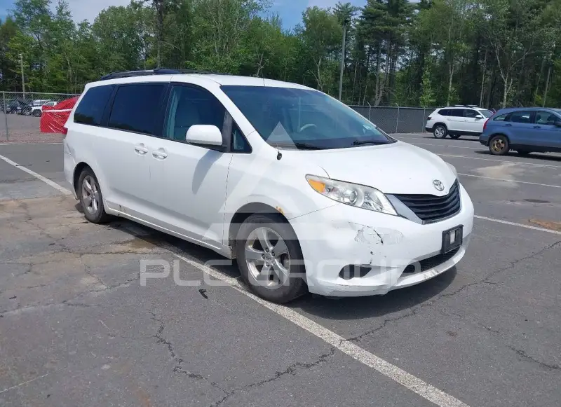 2013 Toyota SIENNA фото