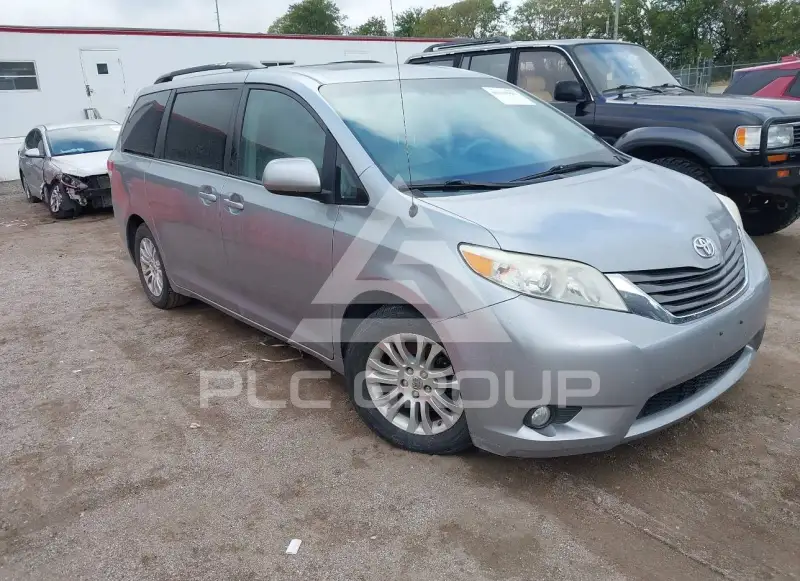 2013 Toyota SIENNA фото