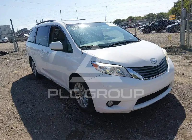 2013 Toyota SIENNA фото