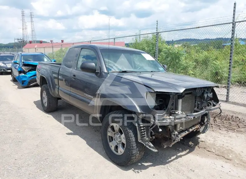 2013 Toyota TACOMA photo