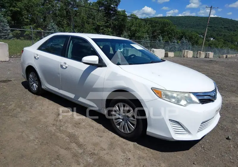 2013 Toyota CAMRY фото