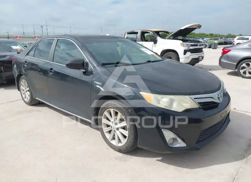 2013 Toyota CAMRY фото