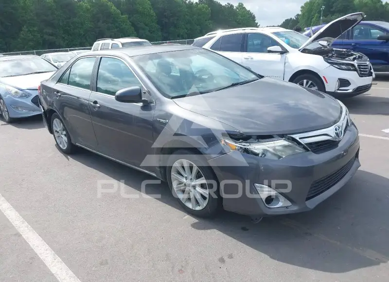 2013 Toyota CAMRY фото