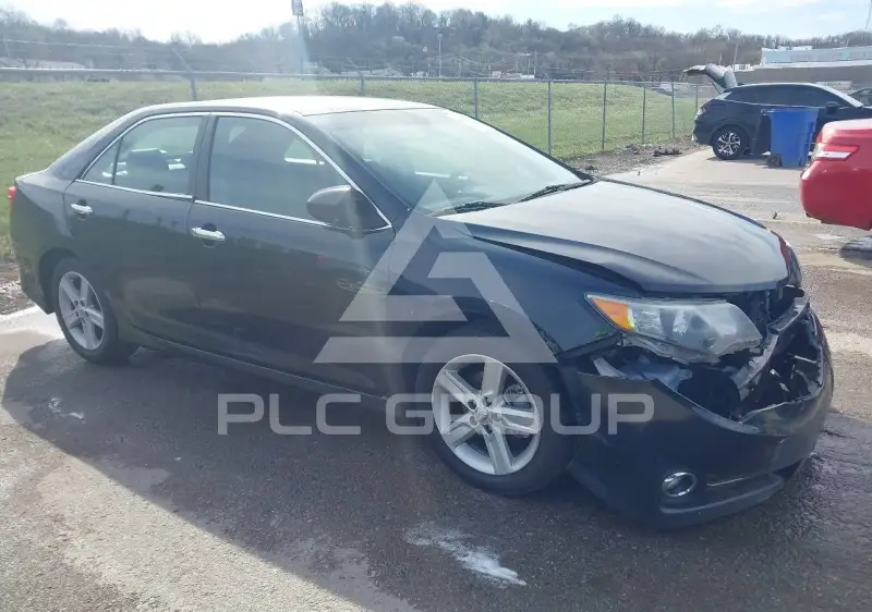 2013 Toyota CAMRY фото