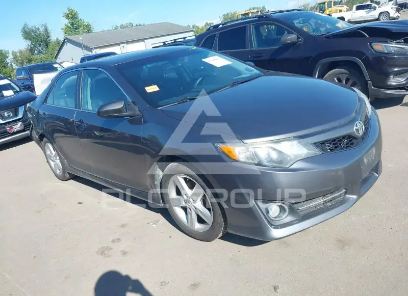 2013 Toyota CAMRY фото
