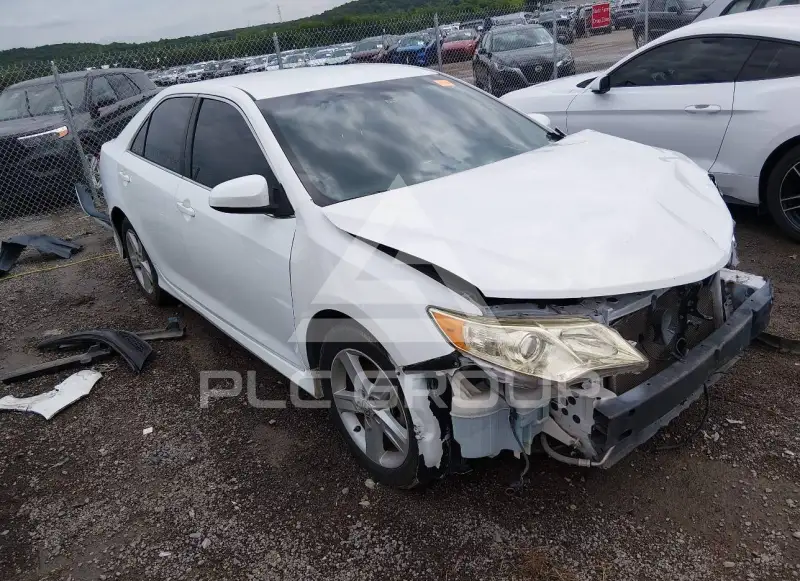 2013 Toyota CAMRY фото