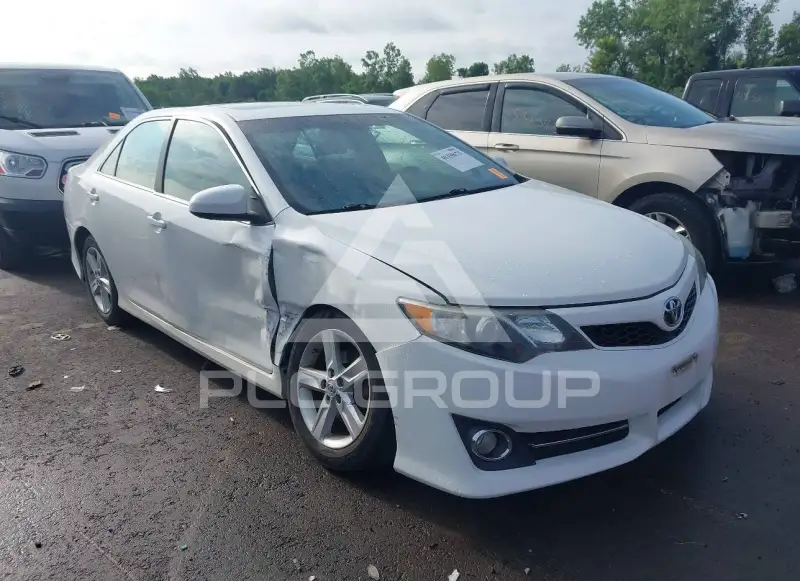 2013 Toyota CAMRY фото