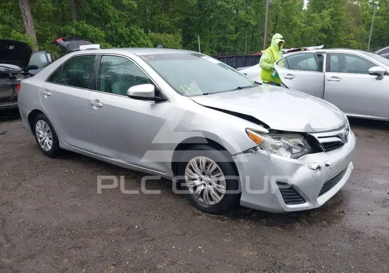 2013 Toyota CAMRY фото