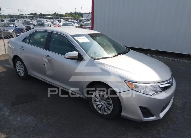 2013 Toyota CAMRY фото