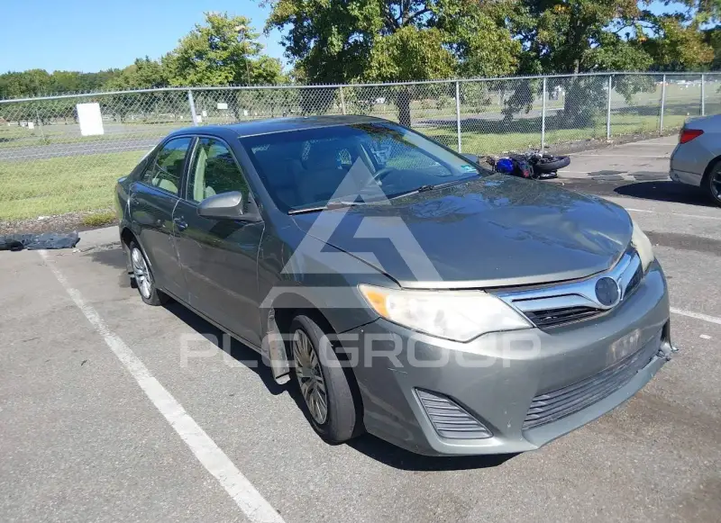 2013 Toyota CAMRY фото