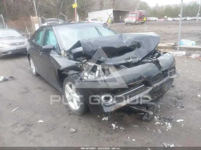 2013 Toyota CAMRY photo