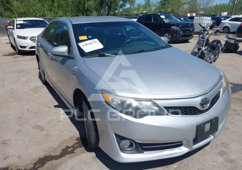 2013 Toyota CAMRY фото