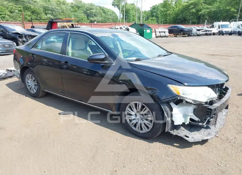 2013 Toyota CAMRY фото