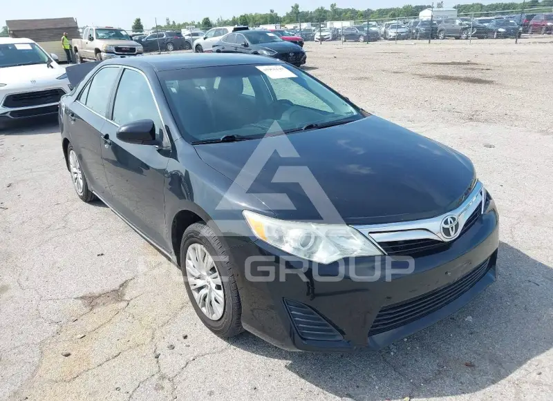 2013 Toyota CAMRY фото