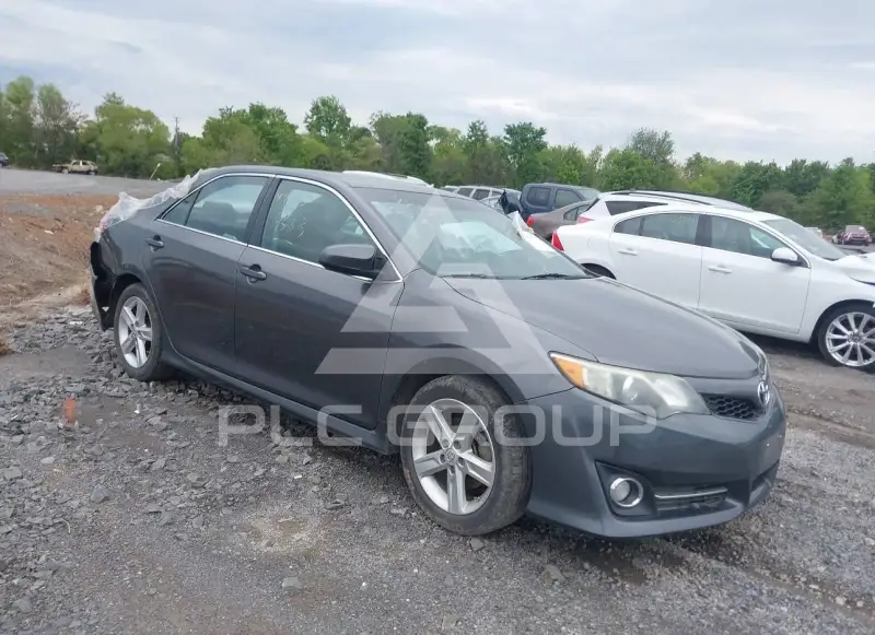 2013 Toyota CAMRY фото