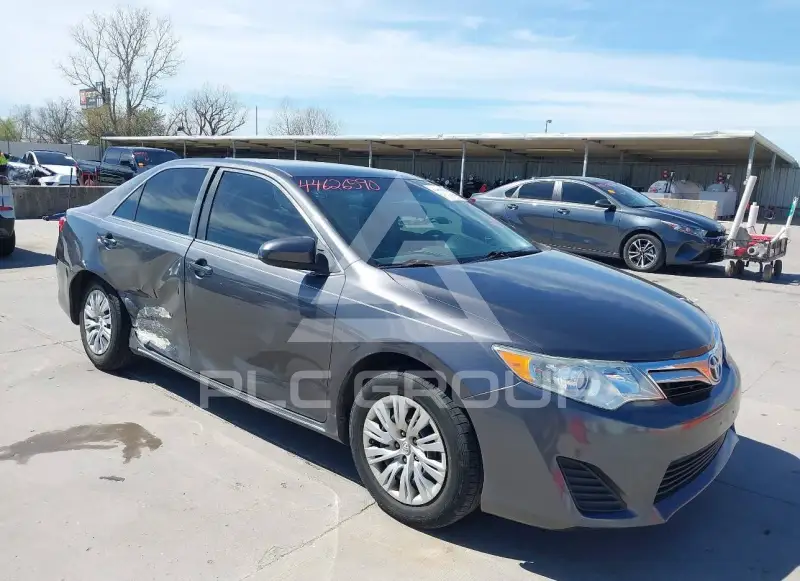 2013 Toyota CAMRY фото