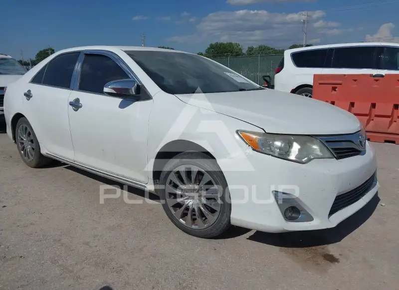 2013 Toyota CAMRY фото