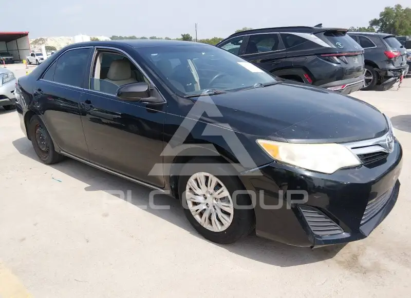 2013 Toyota CAMRY фото
