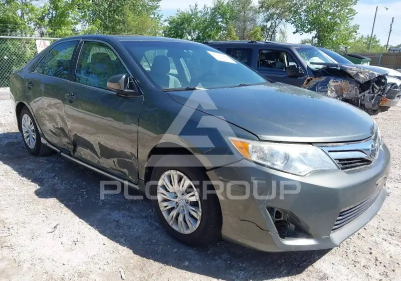 2013 Toyota CAMRY фото