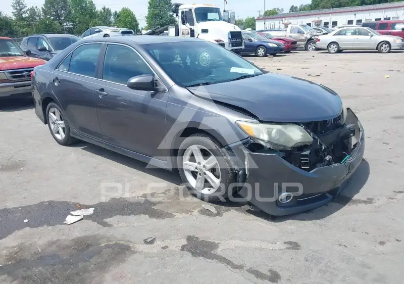2013 Toyota CAMRY фото