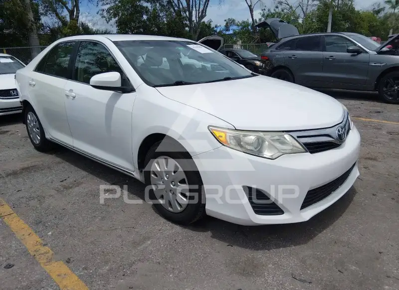 2013 Toyota CAMRY фото
