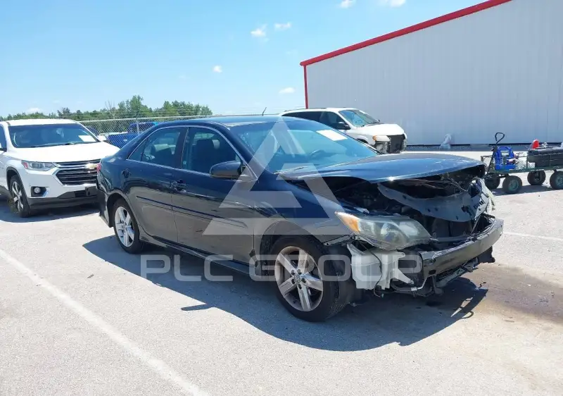 2013 Toyota CAMRY фото