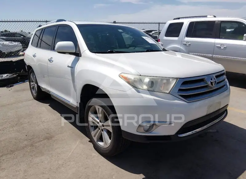 2013 Toyota Highlander фото