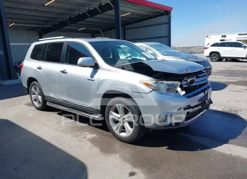 2013 Toyota Highlander фото