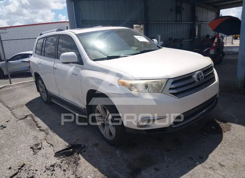 2013 Toyota Highlander photo