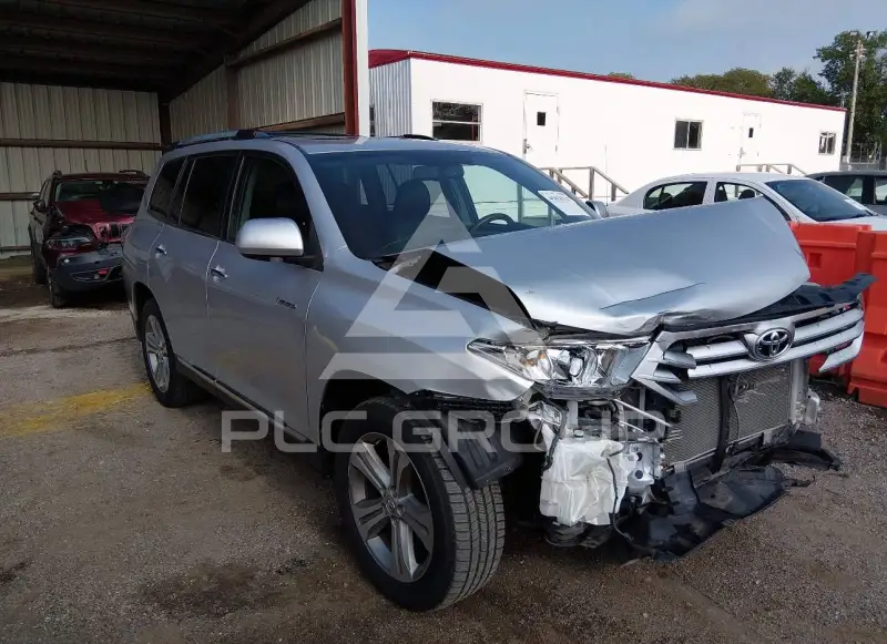 2013 Toyota Highlander фото