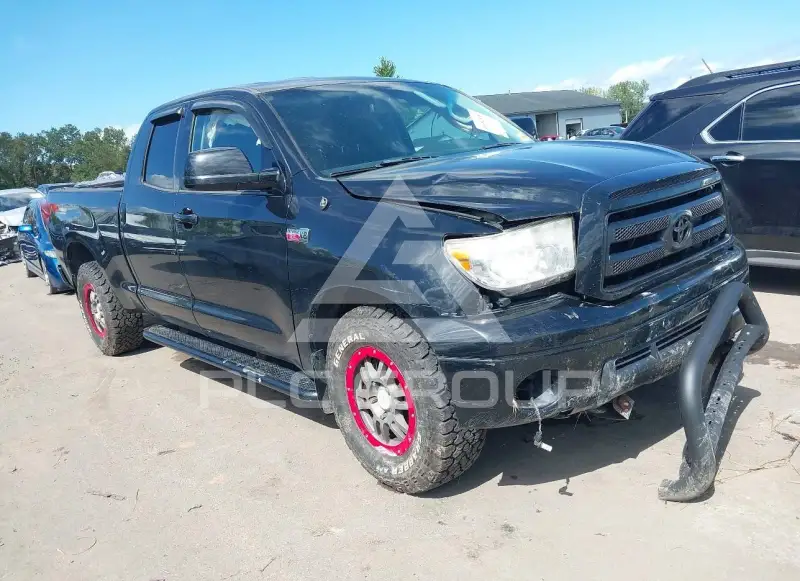 2013 Toyota TUNDRA photo