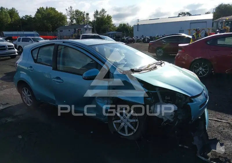 2013 Toyota PRIUS фото