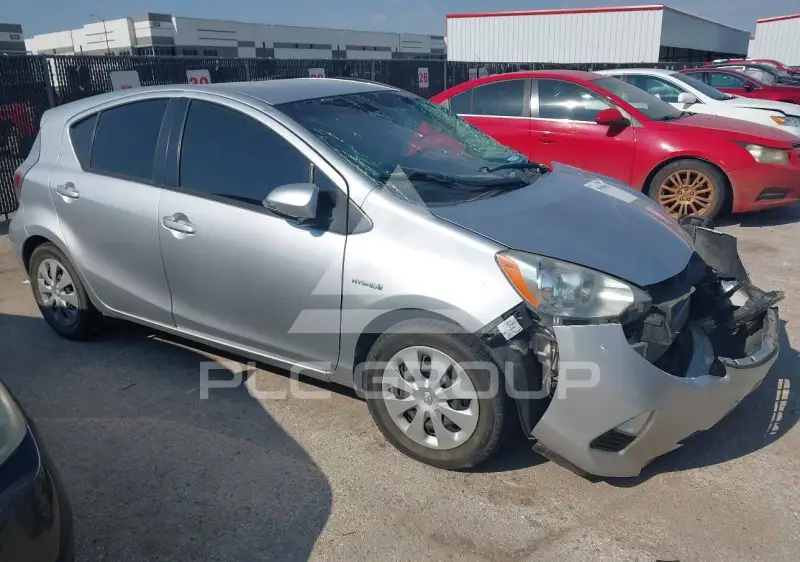 2013 Toyota PRIUS photo