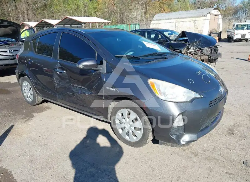 2013 Toyota PRIUS фото