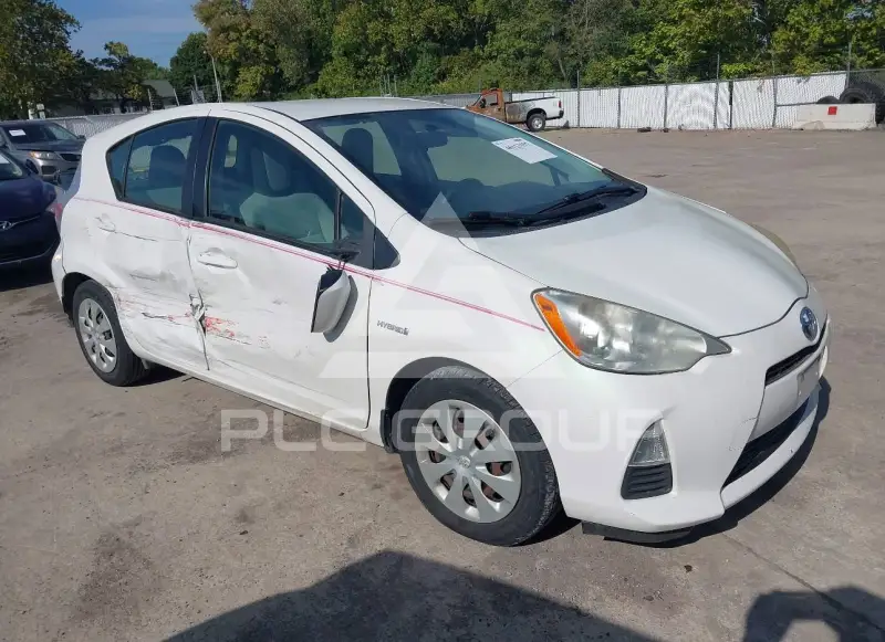 2013 Toyota PRIUS фото